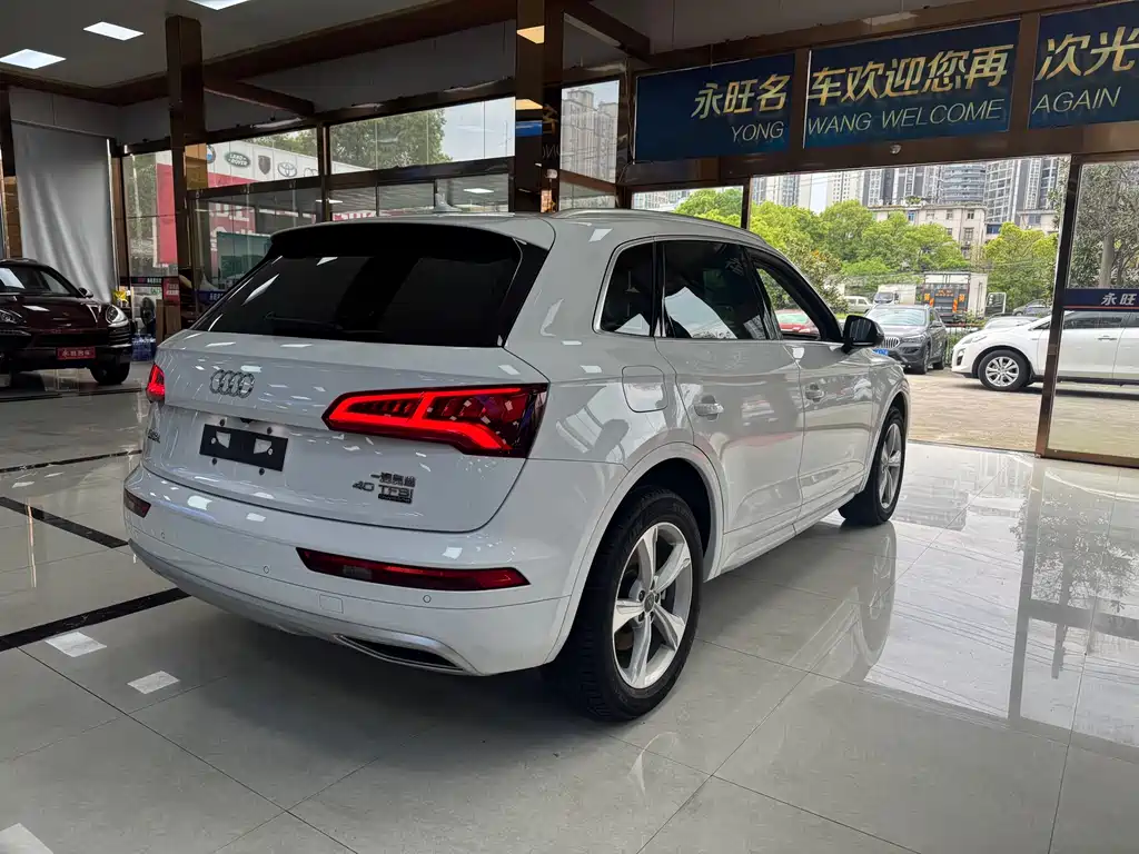 Audi Q5L 2020 40 TFSI enjoys fashionable style купить на сайте DeffCars