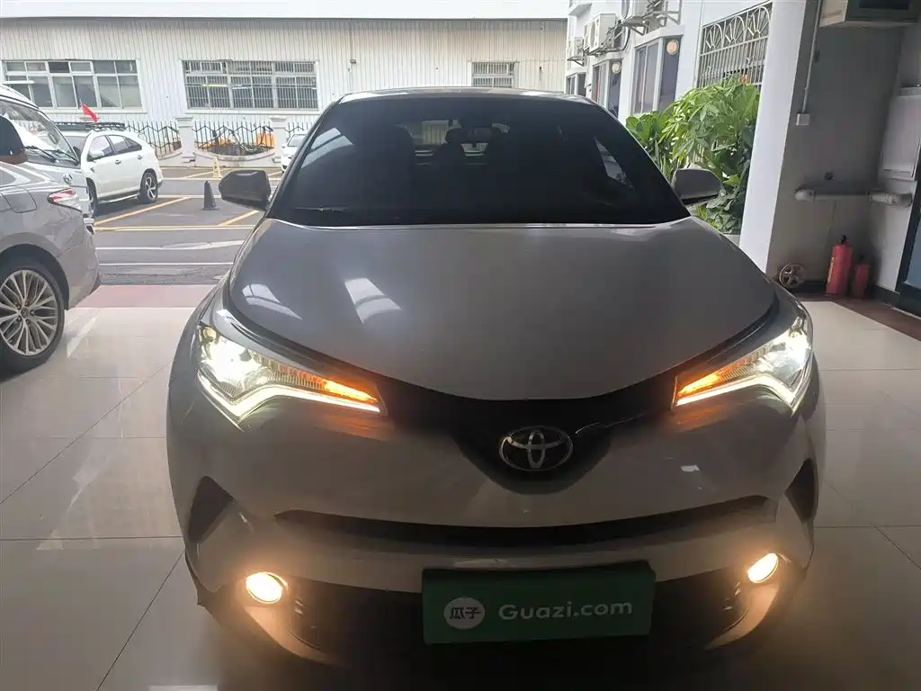 Toyota C-HR 2018 2.0L flagship sunroof version National V купить на сайте DeffCars