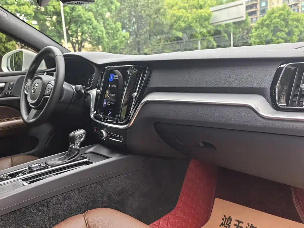 Volvo S60 2021 T4 Zhiyi Luxury Edition купить на сайте DeffCars