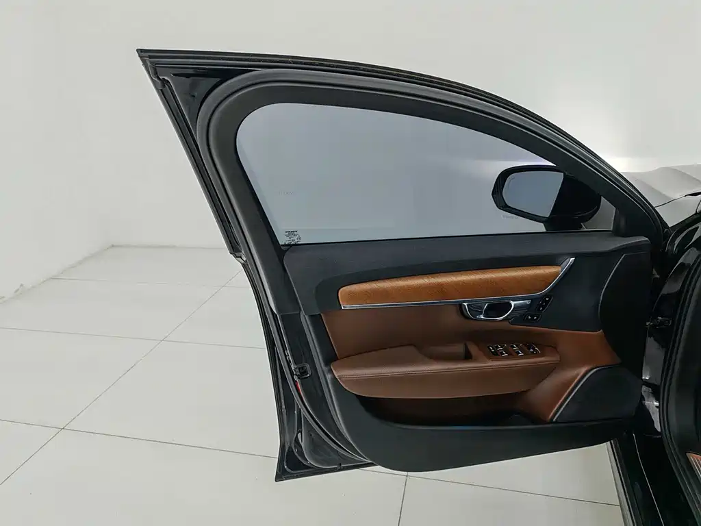 Volvo S90 2021 B5 Zhiyi Luxury Edition купить на сайте DeffCars