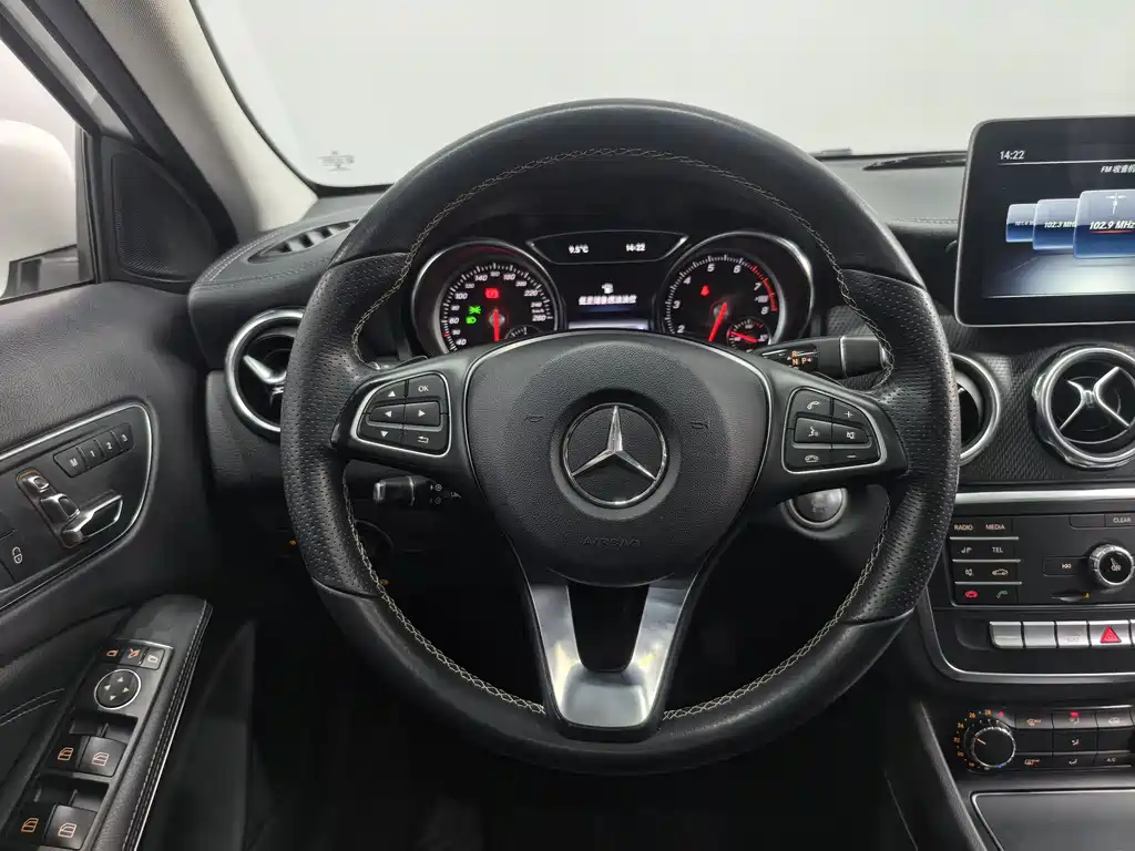 Mercedes-Benz GLA 2018 GLA 200 Fashion Model купить на сайте DeffCars