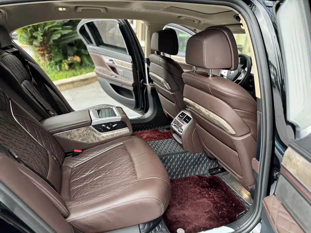 BMW 7 Series 2021 740Li Leading Luxury Package купить на сайте DeffCars