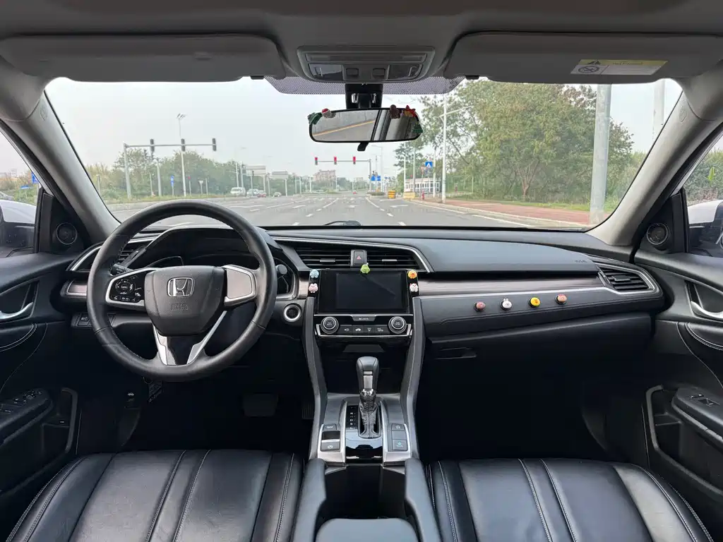 Civic 2019 220TURBO CVT Dynamic Edition National V купить на сайте DeffCars