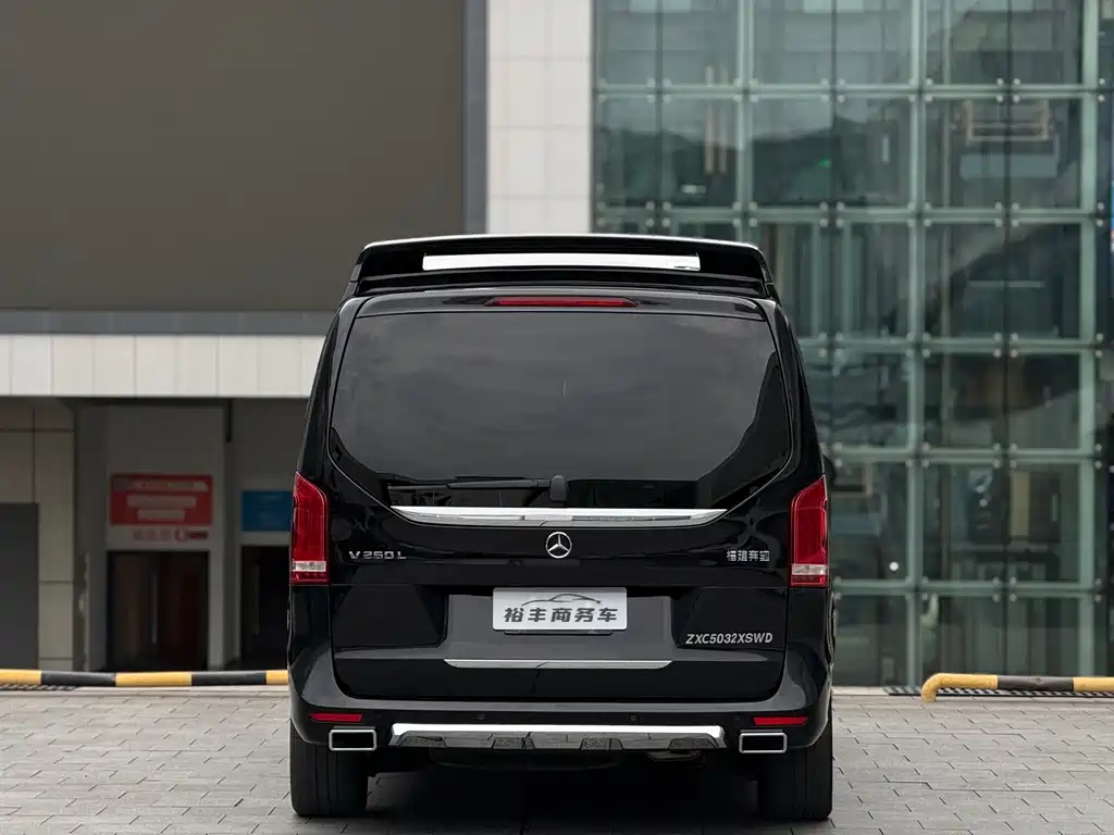 Mercedes-Benz V-Class 2022 V 260 L Long Wheelbase Luxury Edition купить на сайте DeffCars