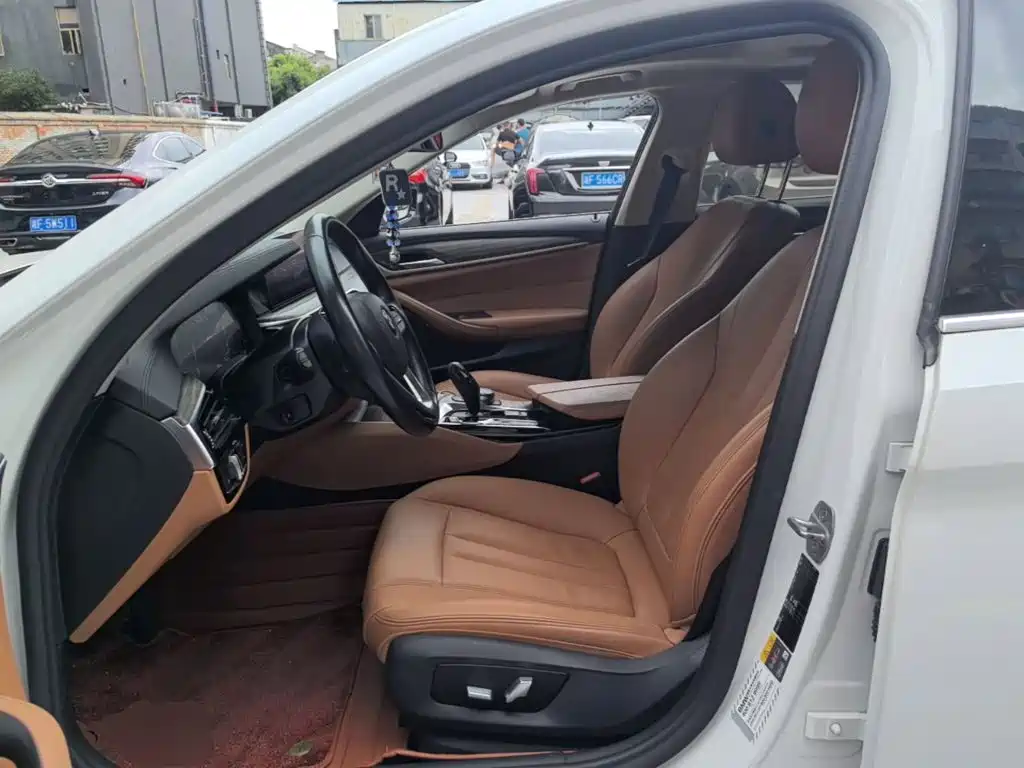 BMW 5 Series New Energy 2019 Model 530Le Luxury Package купить на сайте DeffCars