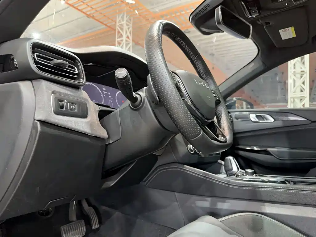 Lynk & Co 03 2021 1.5TD DCT Champion Edition купить на сайте DeffCars