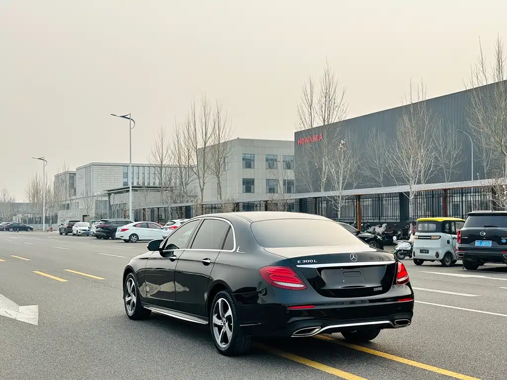 Mercedes-Benz E-Class 2017 E 300 L Sporty and Stylish купить на сайте DeffCars