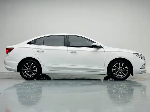 Roewe i5 2020 1.5L automatic 4G Internet leading flagship version купить на сайте DeffCars