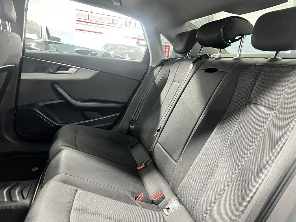 Audi A4L 2018 30th Anniversary Model 40 TFSI Fashion Model купить на сайте DeffCars