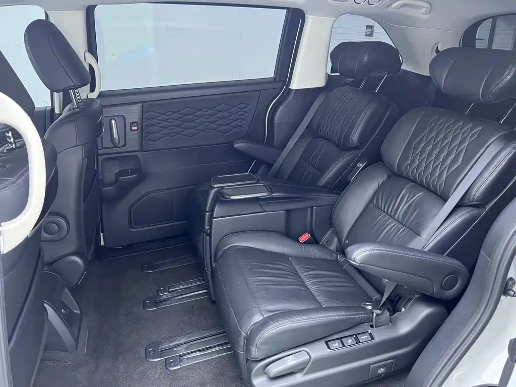 Alison 2022 2.0L e:HEV Deluxe Edition купить на сайте DeffCars