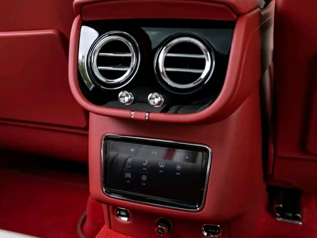 Bentayga 2024 4.0T V8 купить на сайте DeffCars