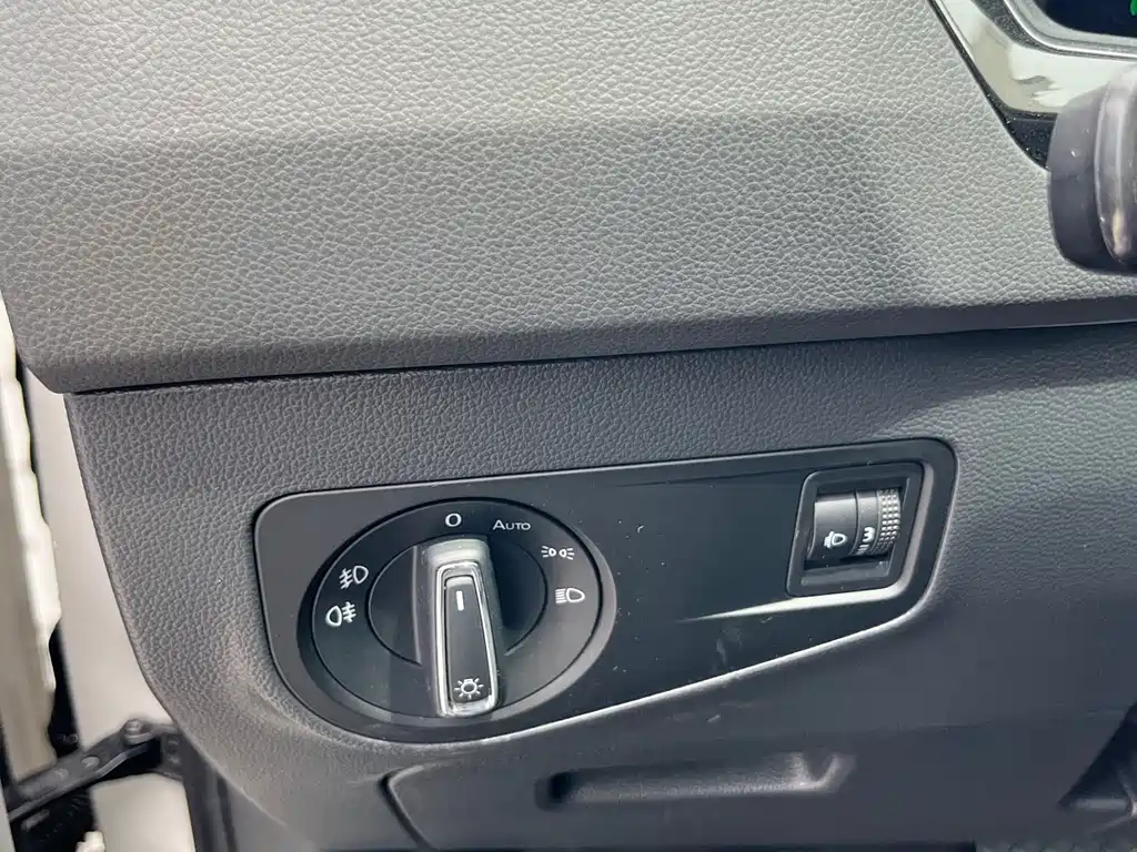 Tiguan L 2021 330TSI automatic two-wheel drive smart version купить на сайте DeffCars