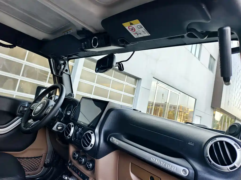 Wrangler 2013 3.6L Rubicon four-door version купить на сайте DeffCars
