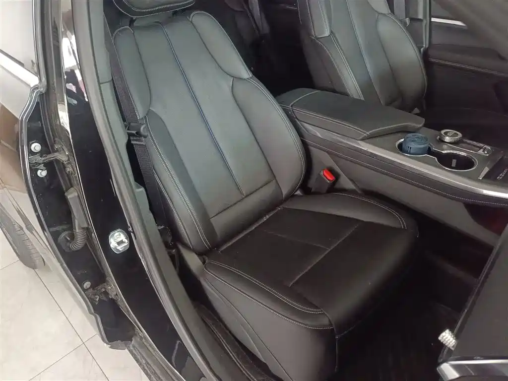 Cadillac XT5 2025 2.0T Metropolis купить на сайте DeffCars
