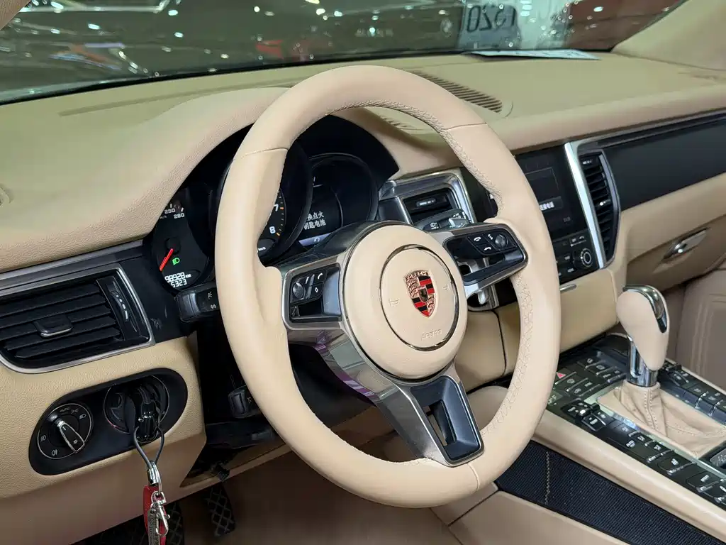 Macan 2017 Macan 2.0T купить на сайте DeffCars