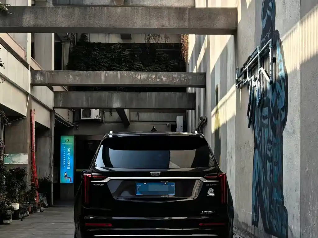 Cadillac XT6 2020 28T six-seat luxury model купить на сайте DeffCars