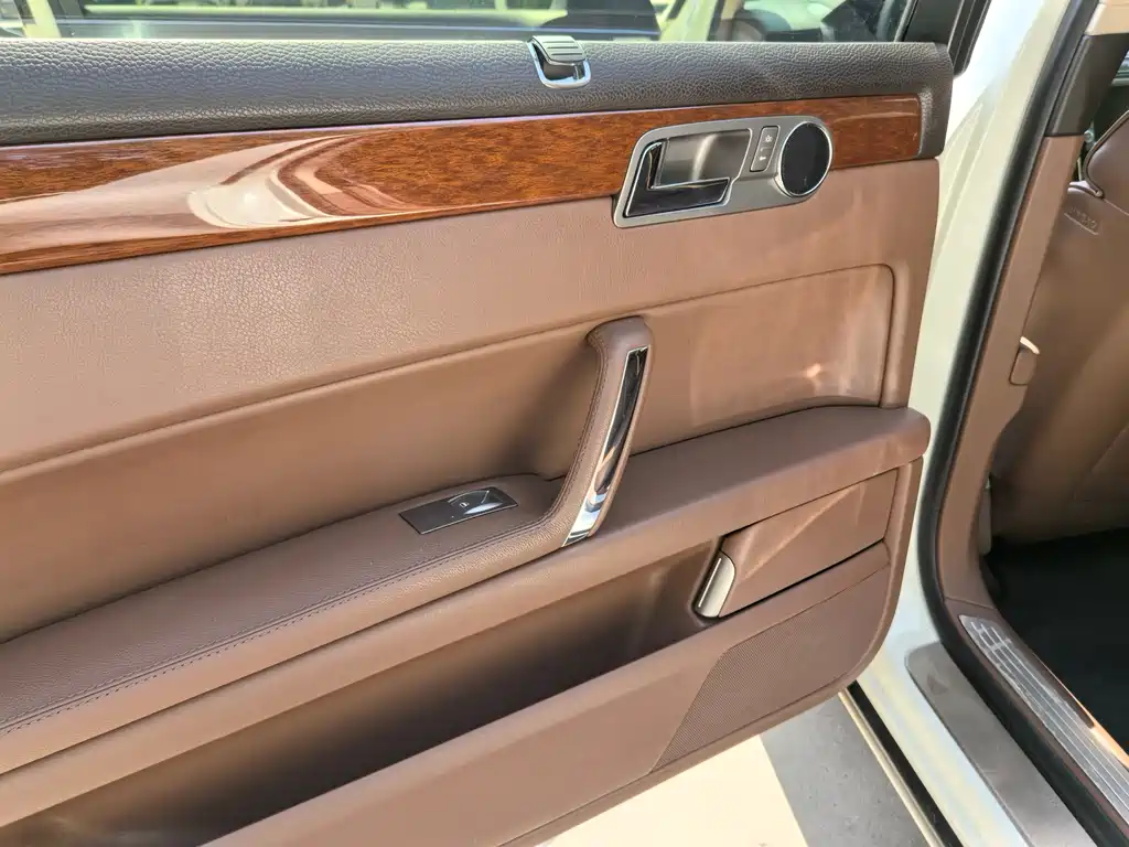 Phaeton 2012 3.0L business model купить на сайте DeffCars