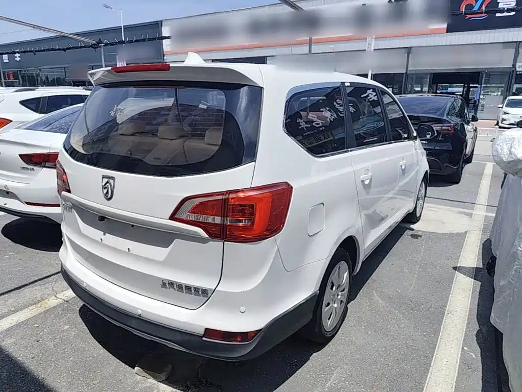Baojun 730 2016 facelift 1.5L manual standard 7 seats National V купить на сайте DeffCars