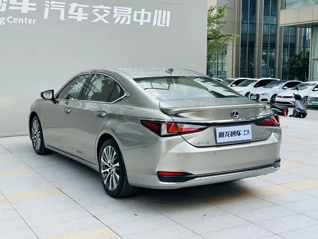 Lexus ES 2020 300h Exclusive Edition купить на сайте DeffCars