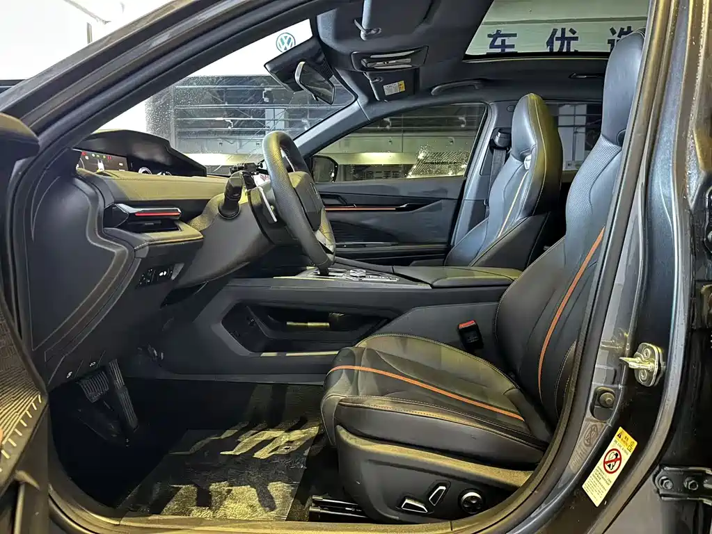Changan UNI-V 2024 1.5T premium model купить на сайте DeffCars