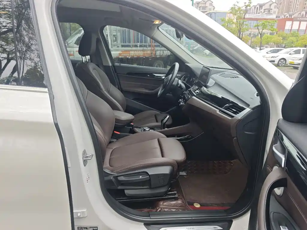 BMW X1 2022 sDrive20Li Exclusive Model купить на сайте DeffCars