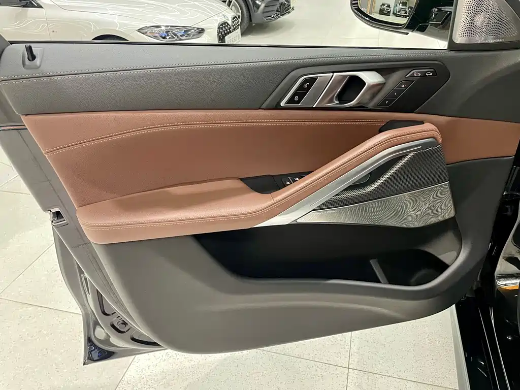 BMW X6 2022 facelift second xDrive40i M sports package купить на сайте DeffCars