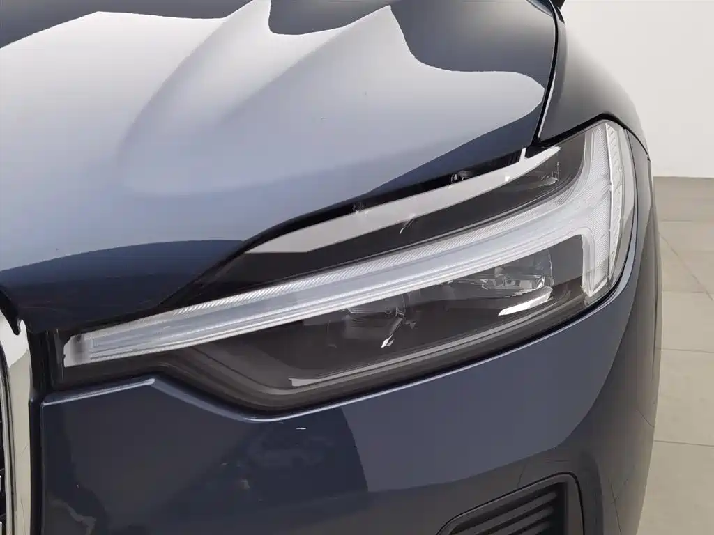 Volvo XC60 2026 B5 four-wheel drive Zhiyi Luxury Edition купить на сайте DeffCars