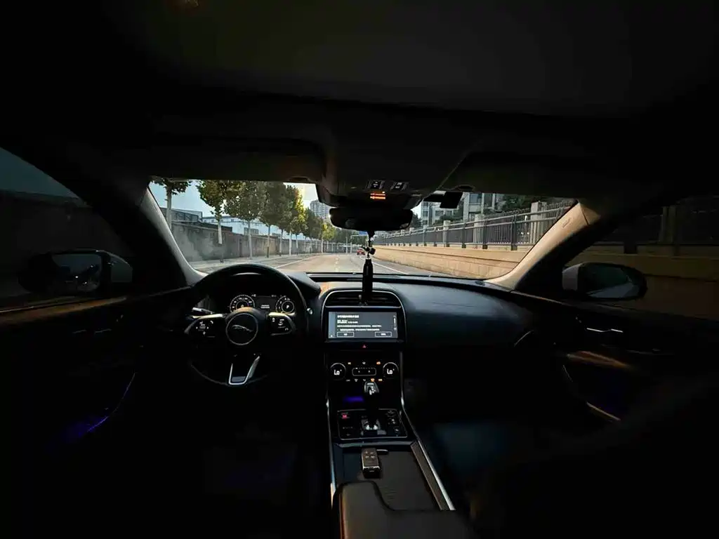 Jaguar XEL 2022 2.0T 250PS R-DYNAMIC S Advanced Sports Edition купить на сайте DeffCars