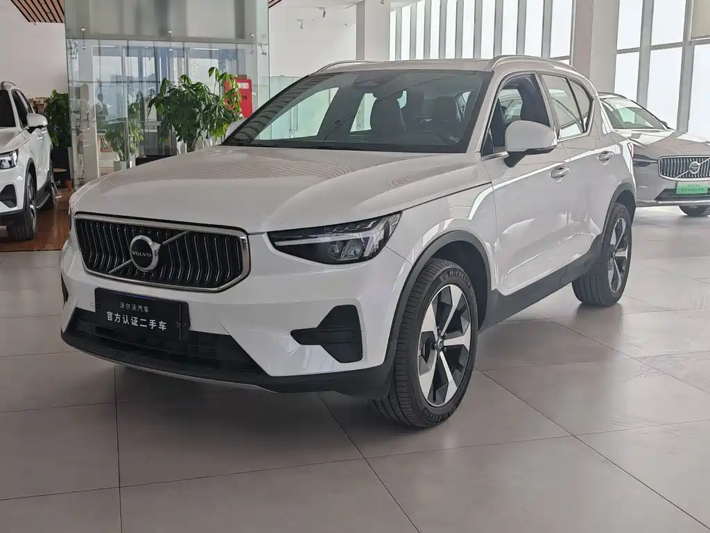 Volvo XC40 2025 B4 four-wheel drive Zhiyuan luxury version купить на сайте DeffCars