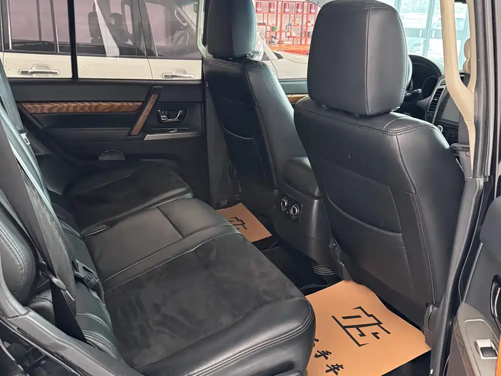 Pajero imported 2019 3.0L automatic standard version купить на сайте DeffCars