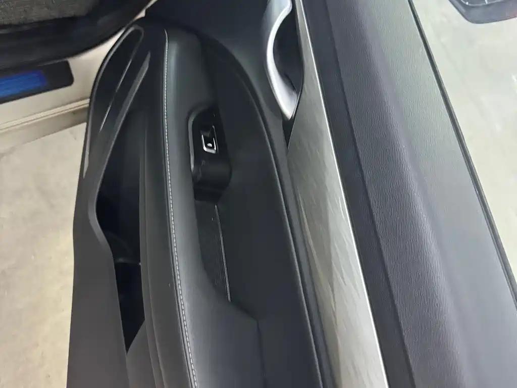 Emgrand 2019 Leading Edition 1.5L CVT upward interconnection type National V купить на сайте DeffCars