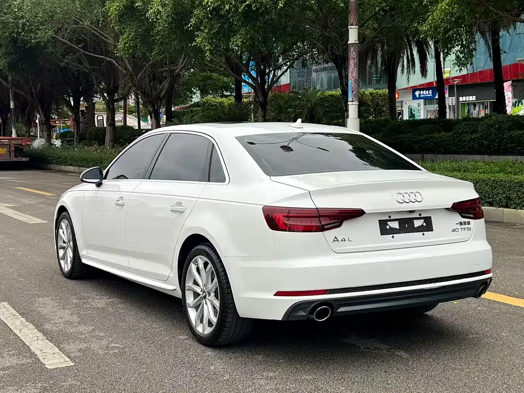 Audi A4L 2018 30th Anniversary Model 40 TFSI Fashion Model купить на сайте DeffCars