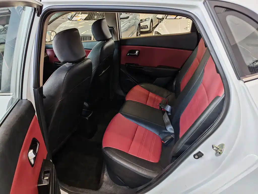 Kia K2 2015 hatchback 1.4L AT GLS cool version купить на сайте DeffCars