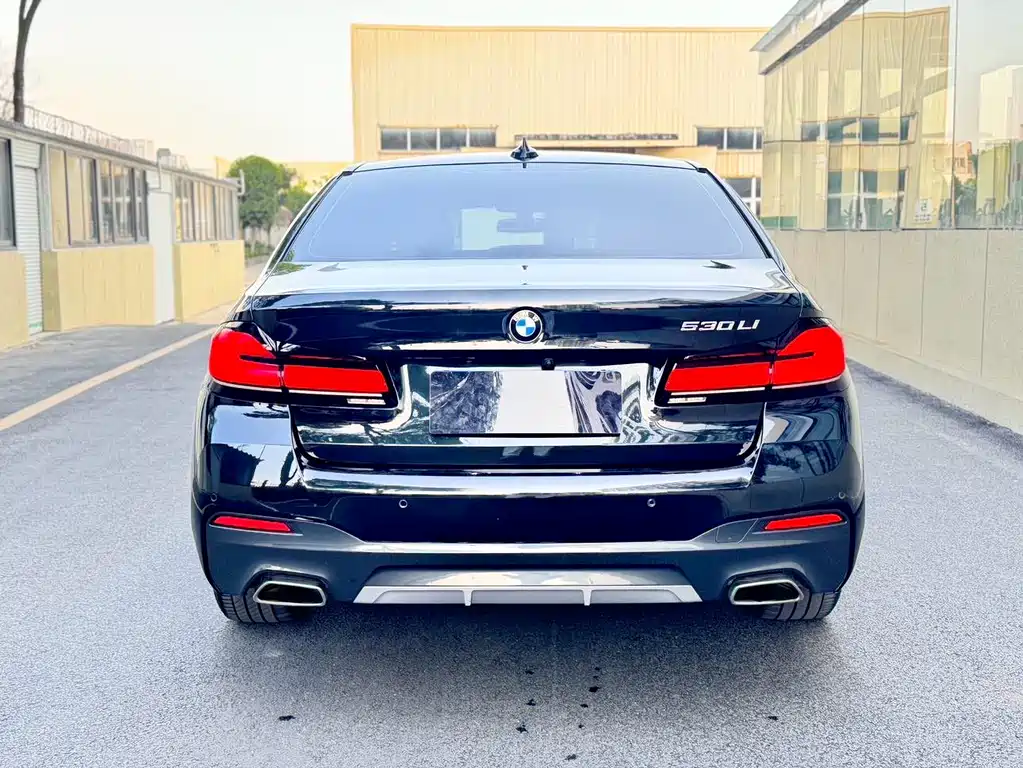 BMW 5 Series 2022 525Li M Sports Package купить на сайте DeffCars