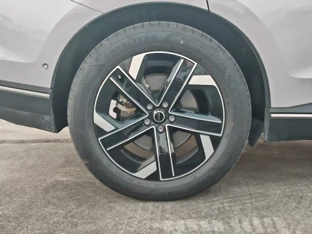 Volvo XC70 plug-in hybrid 2026 model two-wheel drive long range Core купить на сайте DeffCars