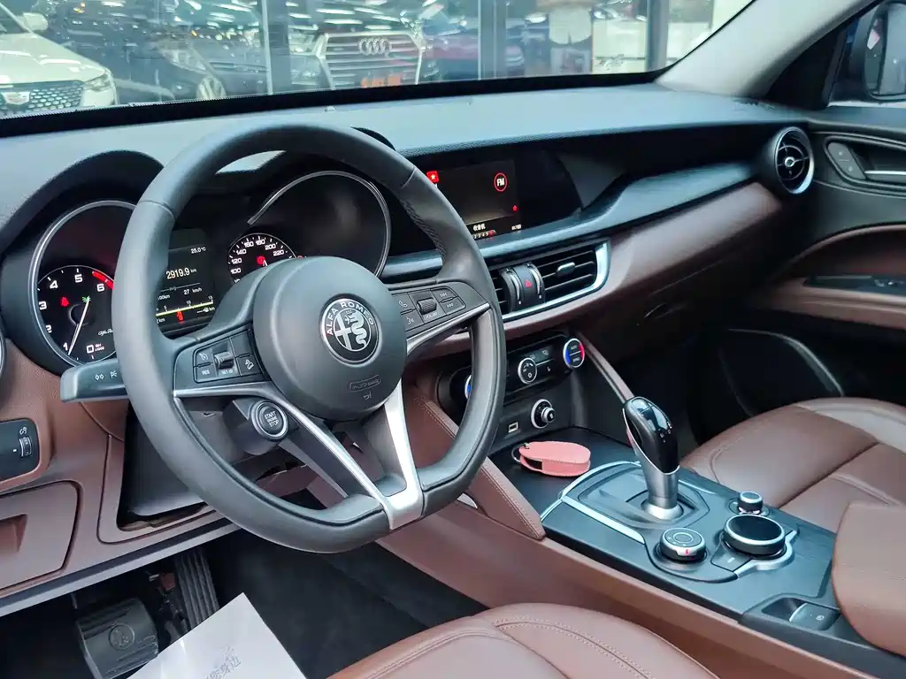 Stelvio 2017 2.0T 200HP Deluxe Edition купить на сайте DeffCars