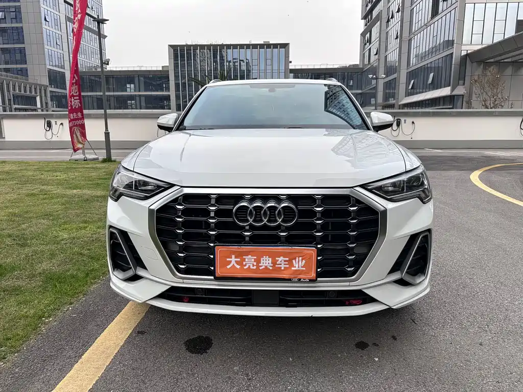 Audi Q3 2021 35 TFSI aggressive and dynamic купить на сайте DeffCars