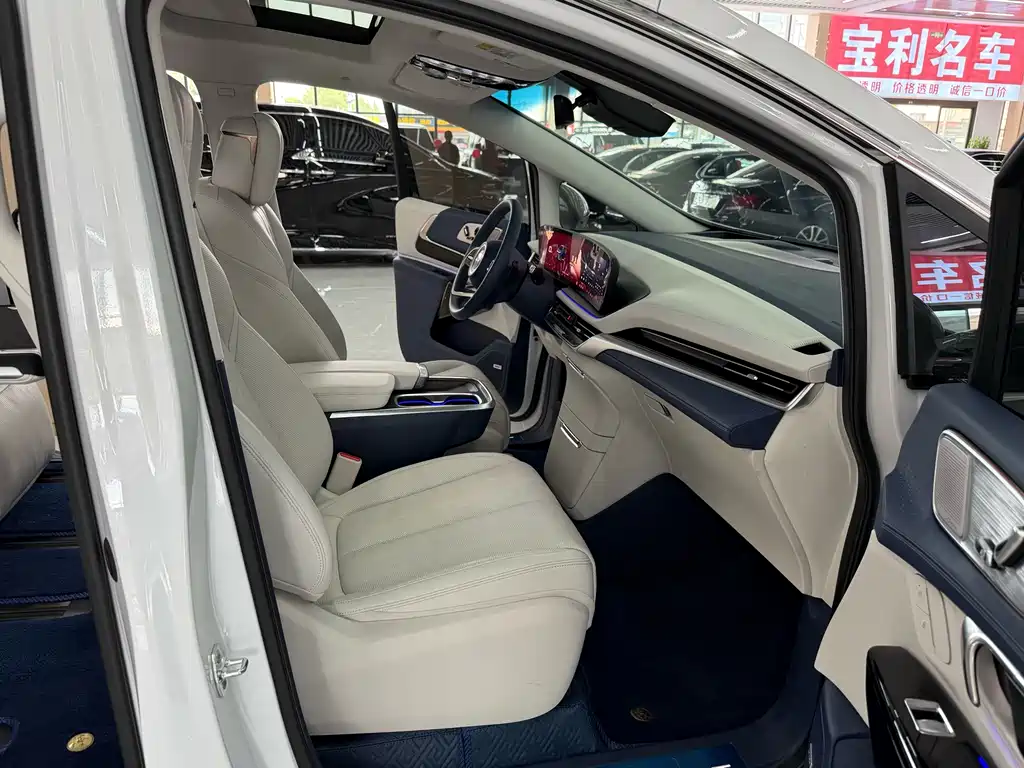 Century 2025 2.0T seven-seat Yuanshi Edition купить на сайте DeffCars