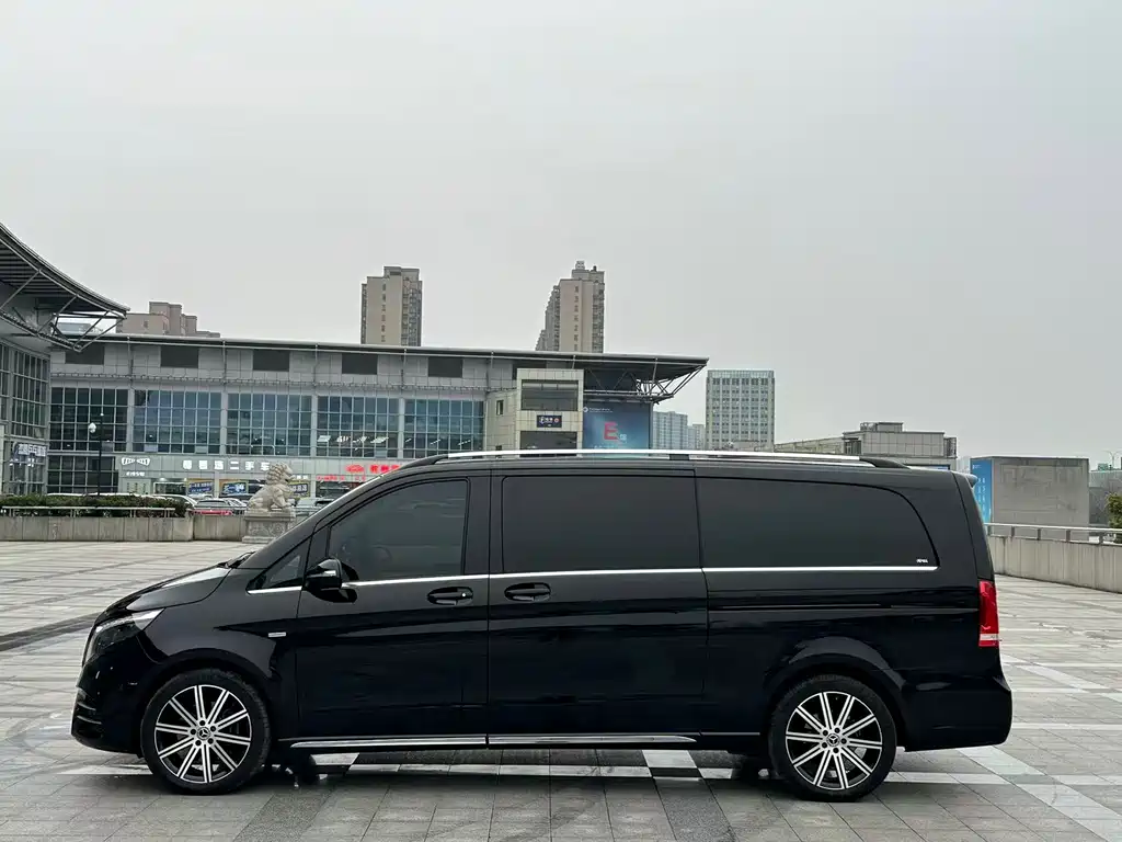 Mercedes-Benz V-Class 2022 V 260 L Long Wheelbase Luxury Edition купить на сайте DeffCars