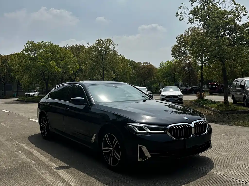 BMW 5 Series 2023 530Li Leading M Sports Package купить на сайте DeffCars