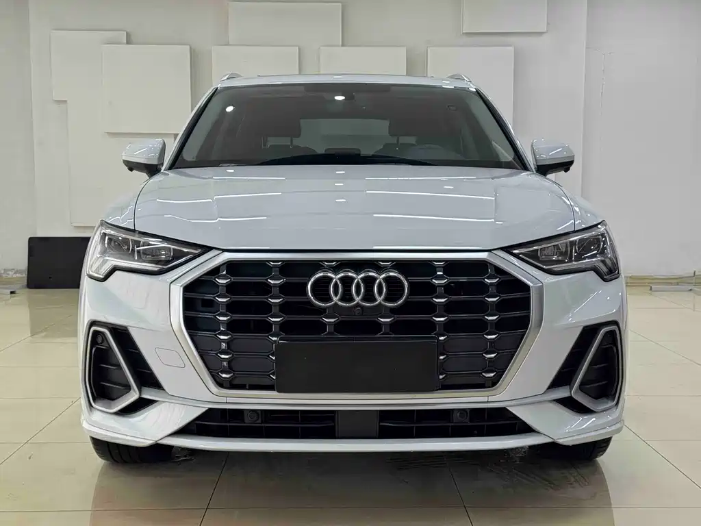 Audi Q3 2022 35 TFSI aggressive and dynamic купить на сайте DeffCars