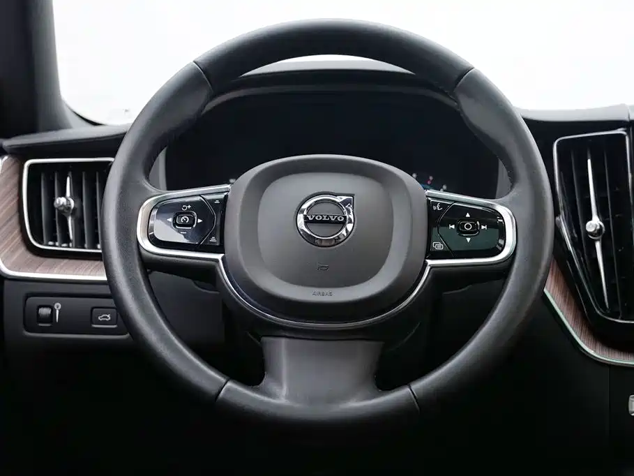 Volvo XC60 2022 B5 four-wheel drive Zhiyuan Deluxe Edition купить на сайте DeffCars