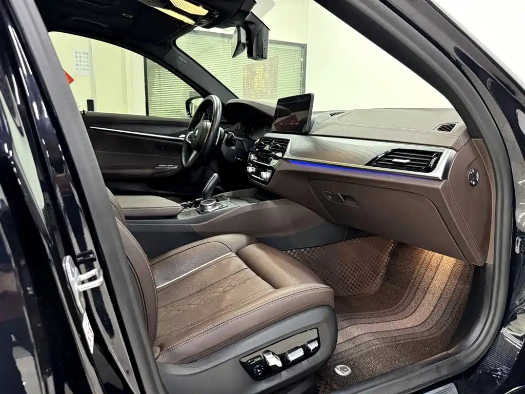 BMW 5 Series 2021 Facelift 530Li Exclusive M Sports Package купить на сайте DeffCars