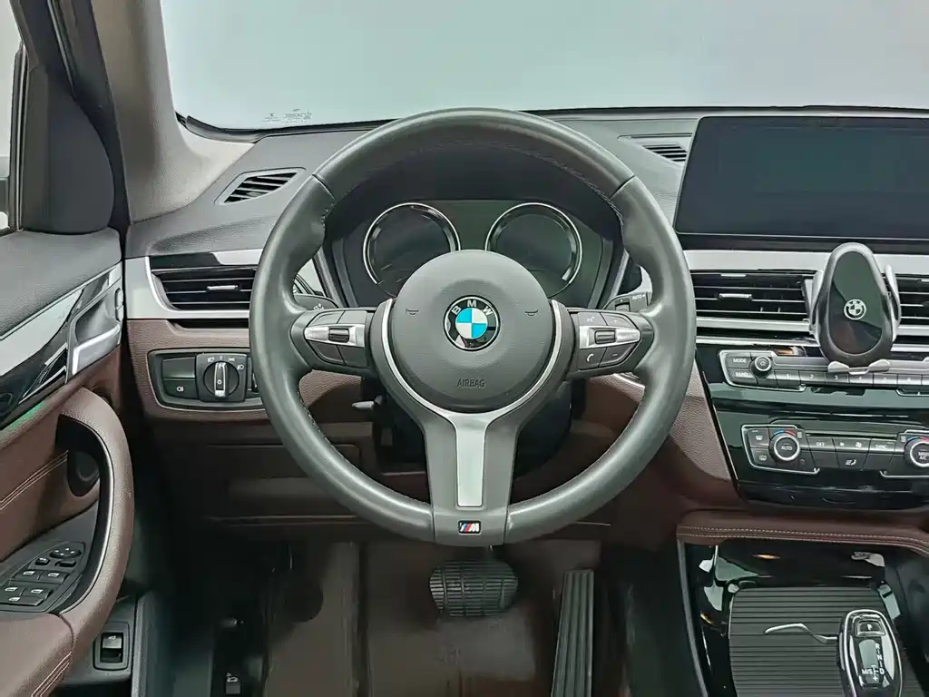 BMW X1 2020 sDrive20Li Exclusive Model купить на сайте DeffCars