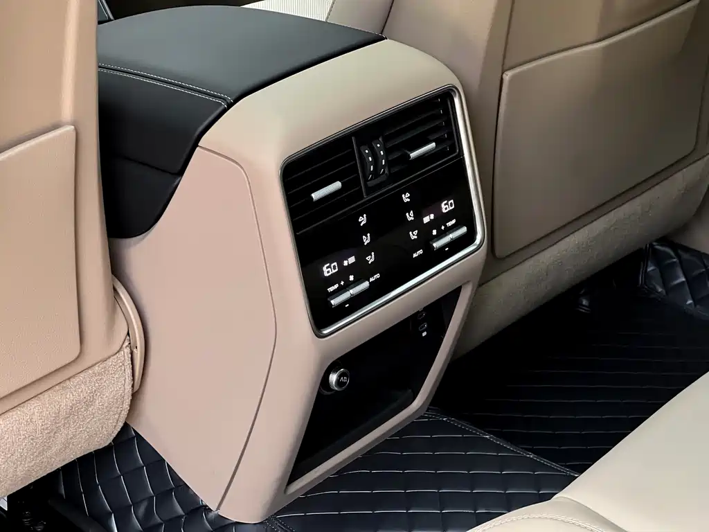 Cayenne New Energy 2023 Cayenne E-Hybrid 2.0T купить на сайте DeffCars