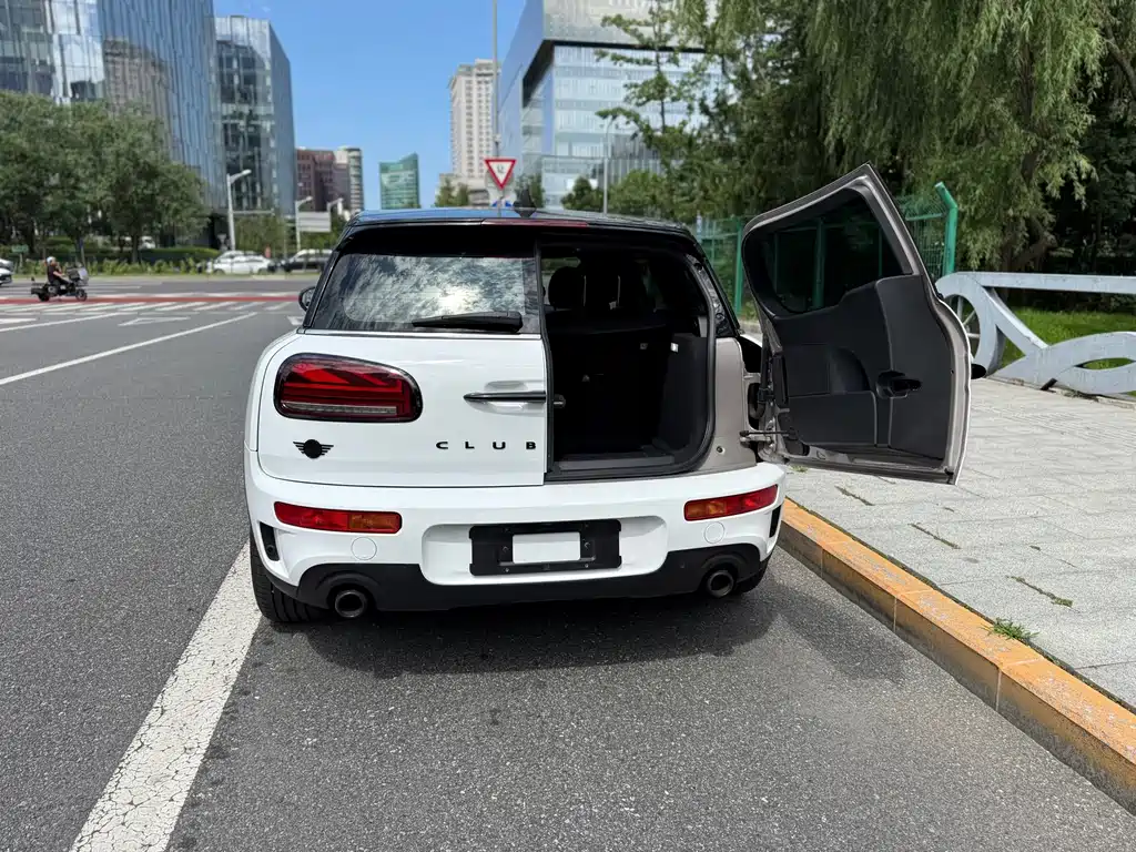 MINI CLUBMAN 2023 facelift 2.0T COOPER S Connoisseur купить на сайте DeffCars