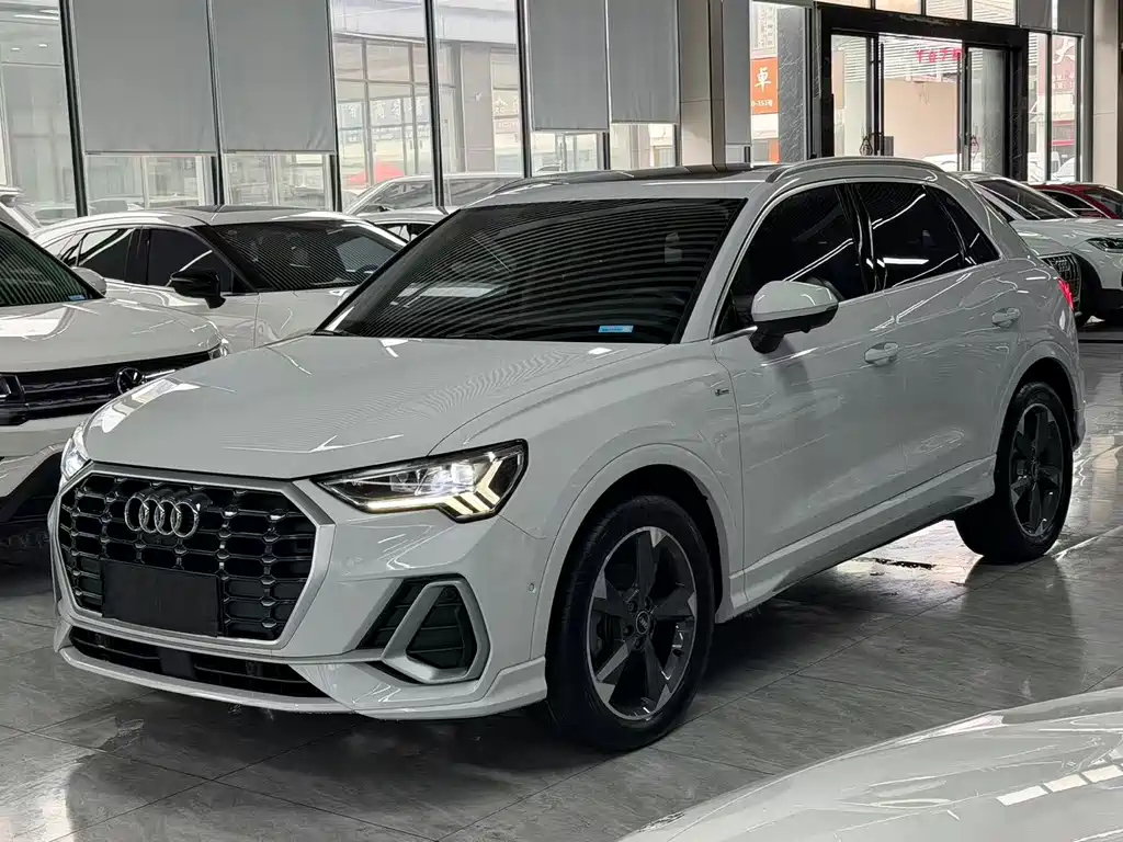 Audi Q3 2023 35 TFSI Fashionable and Dynamic (1.4T) купить на сайте DeffCars