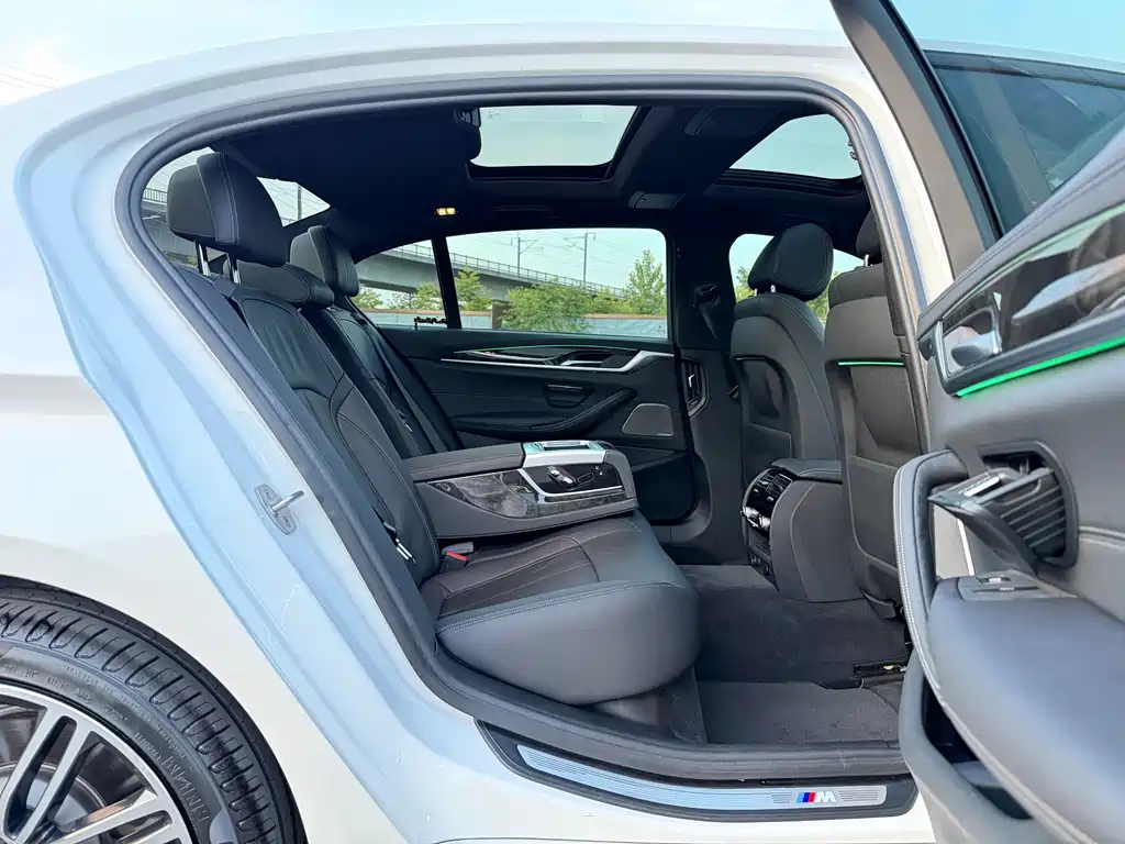 BMW 5 Series 2018 530Li Exclusive M Sports Package купить на сайте DeffCars