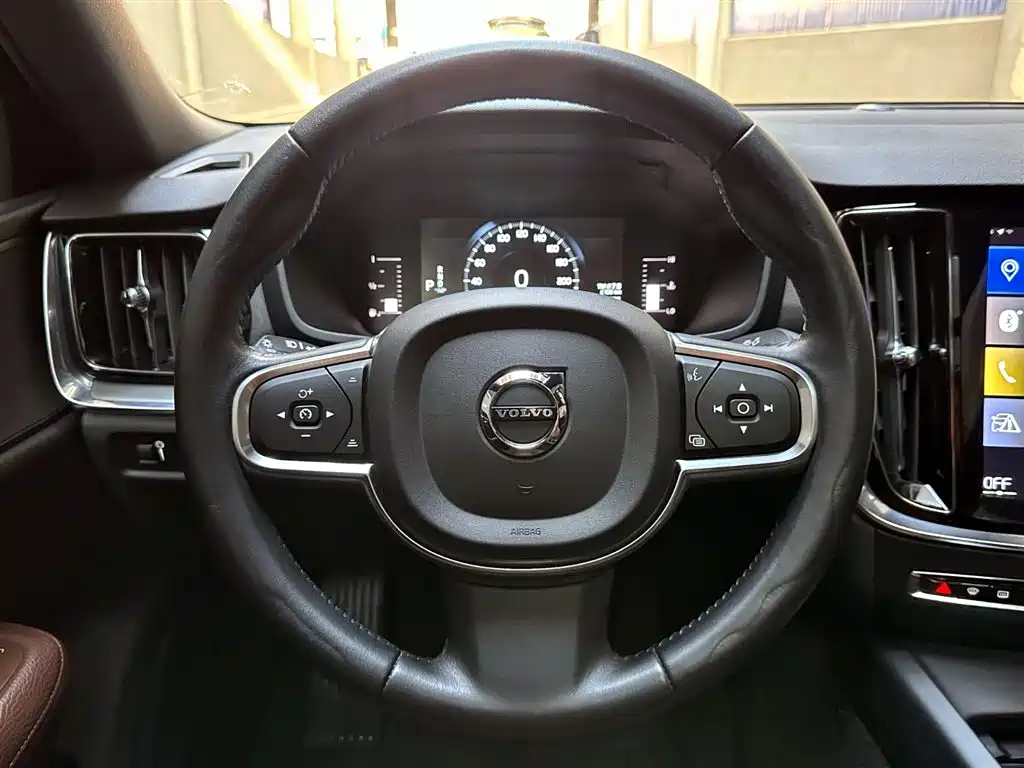 Volvo S60 2022 B4 Zhiyi Luxury Edition купить на сайте DeffCars