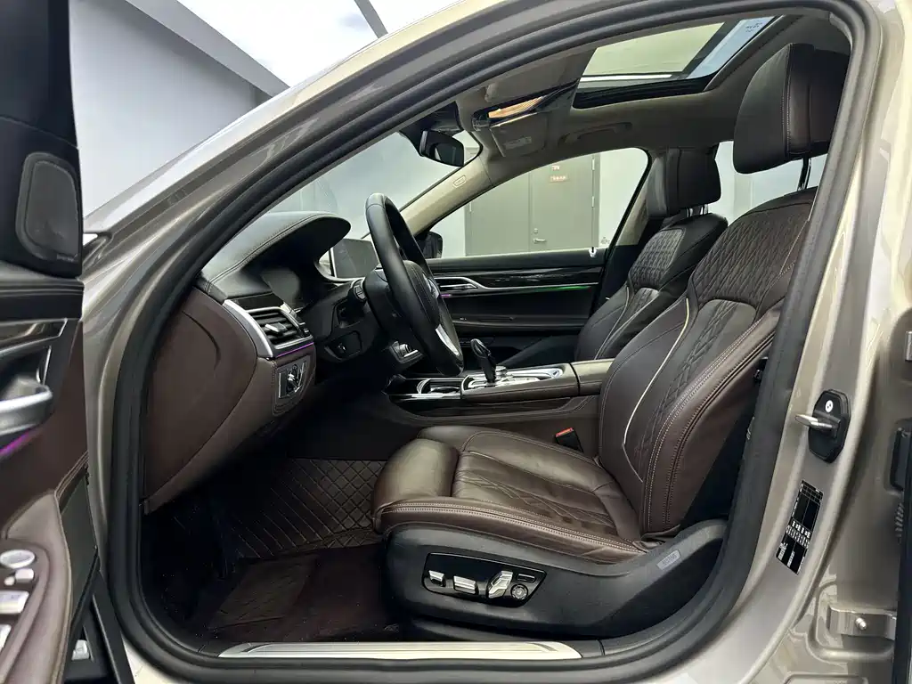 BMW 7 Series 2019 730Li Luxury Package купить на сайте DeffCars